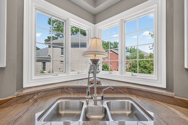 123 Dunham Springs Ln, Nashville, TN 37205