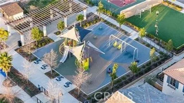 5585 Kate Way 6, Fontana, CA 92336