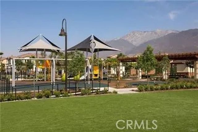 5585 Kate Way 6, Fontana, CA 92336
