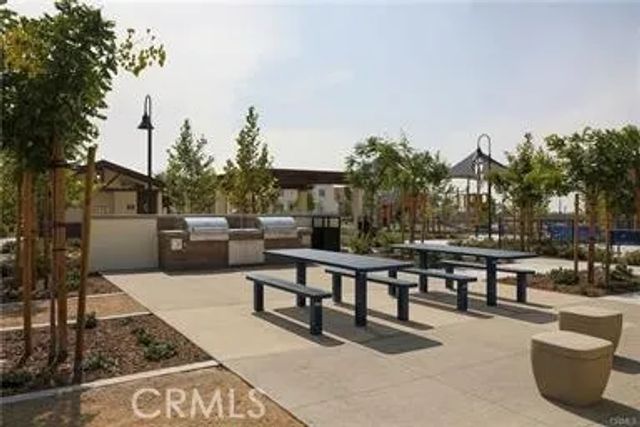 5585 Kate Way 6, Fontana, CA 92336