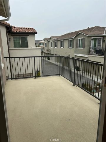 5585 Kate Way 6, Fontana, CA 92336