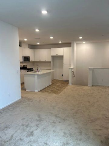 5585 Kate Way 6, Fontana, CA 92336
