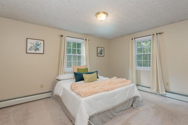 130 Lindstrom Lane, Manchester, NH 03104