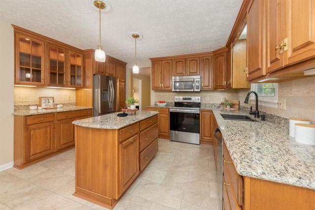130 Lindstrom Lane, Manchester, NH 03104