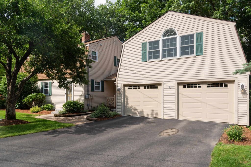 130 Lindstrom Lane, Manchester, NH 03104