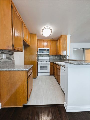 11162 CAMARILLO ST 109, West Toluca Lake, CA 91602
