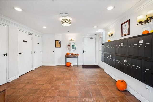 11162 CAMARILLO ST 109, West Toluca Lake, CA 91602