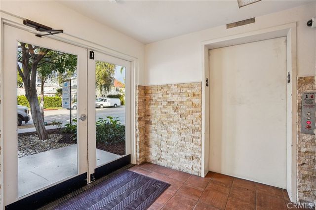 11162 CAMARILLO ST 109, West Toluca Lake, CA 91602