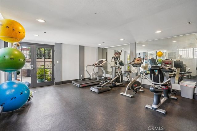 11162 CAMARILLO ST 109, West Toluca Lake, CA 91602