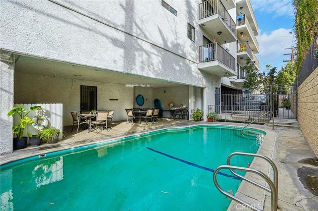 11162 CAMARILLO ST 109, West Toluca Lake, CA 91602