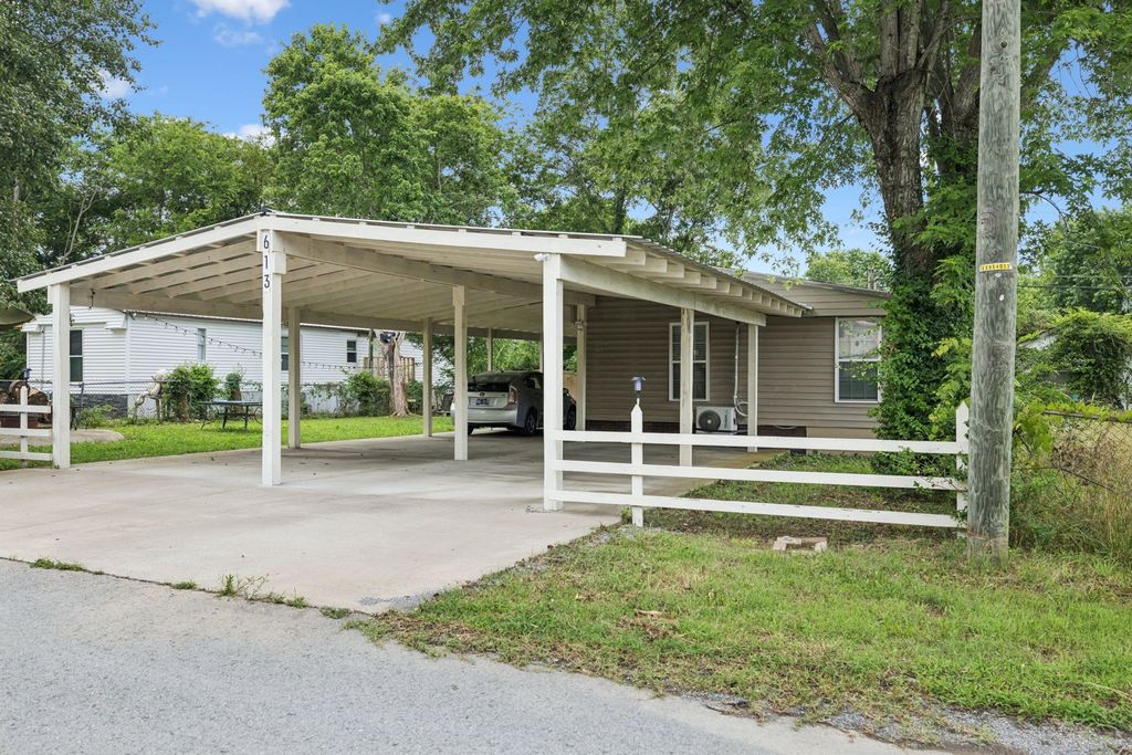 613 Sycamore Ln, La Vergne, TN 37086