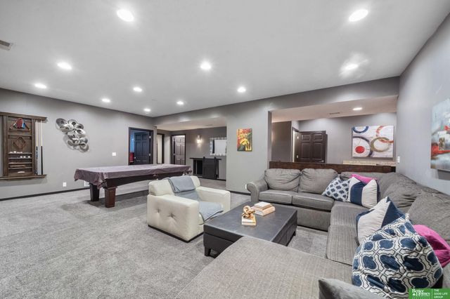 18713 Edna Street, Omaha, NE 68136