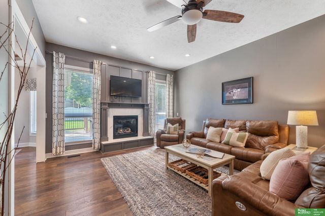 18713 Edna Street, Omaha, NE 68136