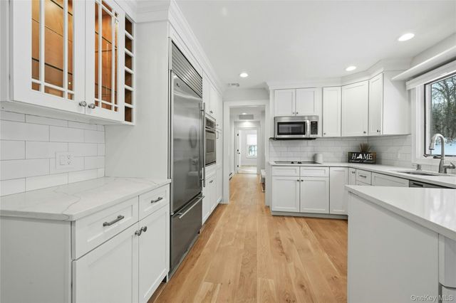 41 Edcris Lane, Huntington, NY 11743