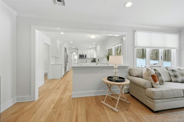 41 Edcris Lane, Huntington, NY 11743