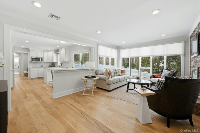 41 Edcris Lane, Huntington, NY 11743