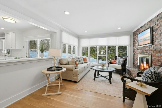 41 Edcris Lane, Huntington, NY 11743