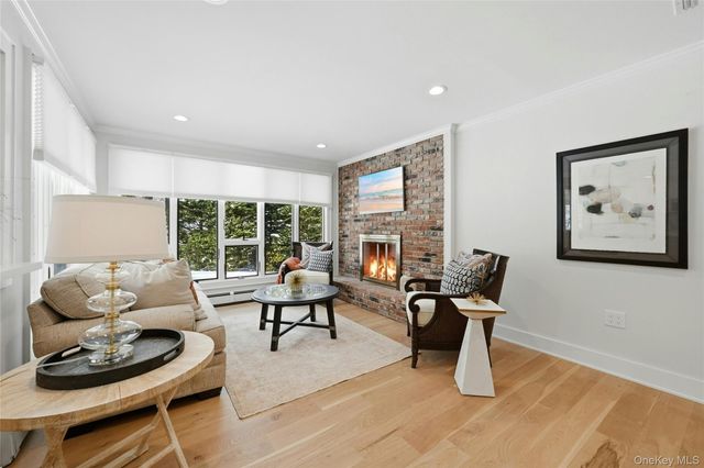 41 Edcris Lane, Huntington, NY 11743