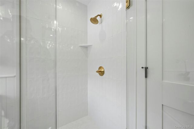 41 Edcris Lane, Huntington, NY 11743