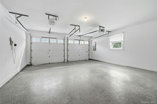 41 Edcris Lane, Huntington, NY 11743