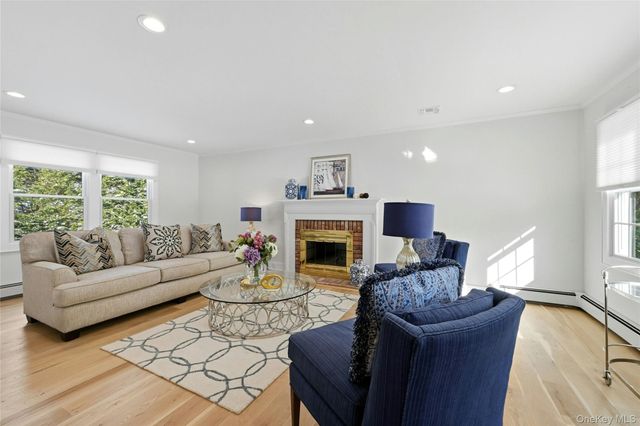 41 Edcris Lane, Huntington, NY 11743