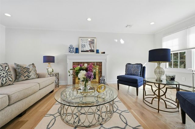 41 Edcris Lane, Huntington, NY 11743