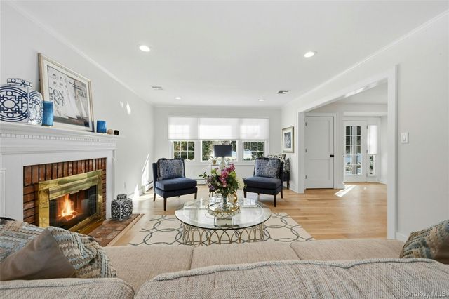 41 Edcris Lane, Huntington, NY 11743