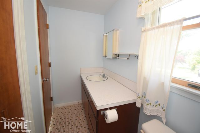 6923 S Byron Road, Durand, MI 48429