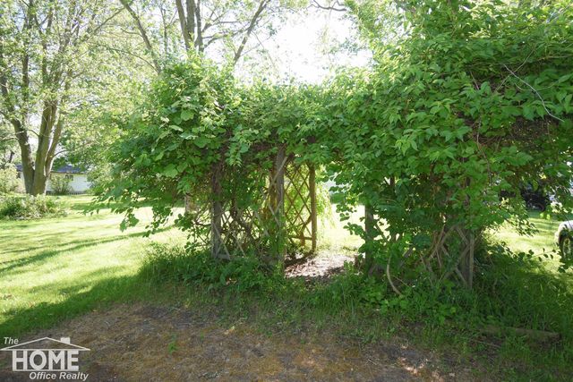 6923 S Byron Road, Durand, MI 48429