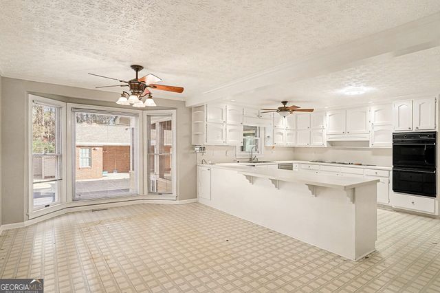 8566 Shoreline Drive, Jonesboro, GA 30236