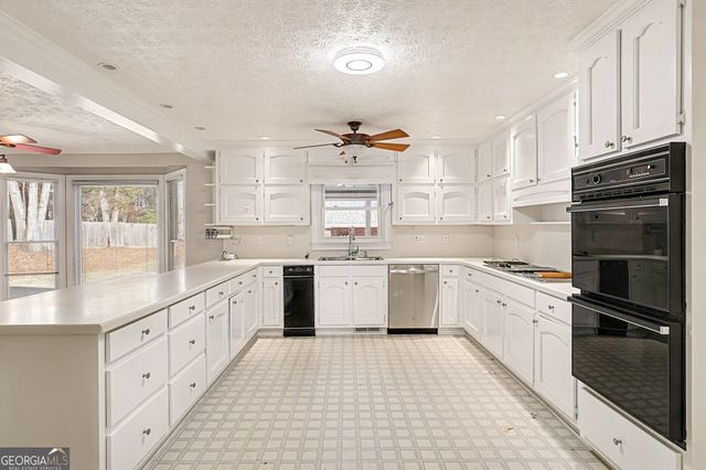 8566 Shoreline Drive, Jonesboro, GA 30236