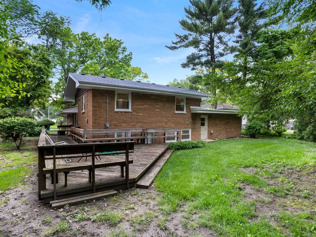 48 Oakwood Drive, Naperville, IL 60540