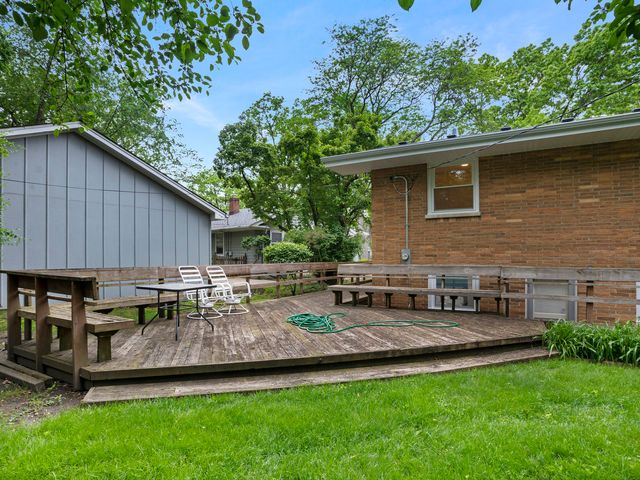 48 Oakwood Drive, Naperville, IL 60540