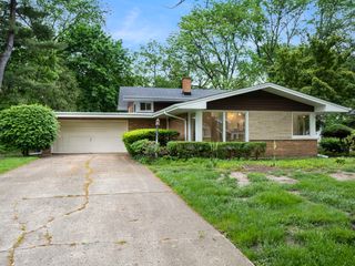 48 Oakwood Drive, Naperville, IL 60540