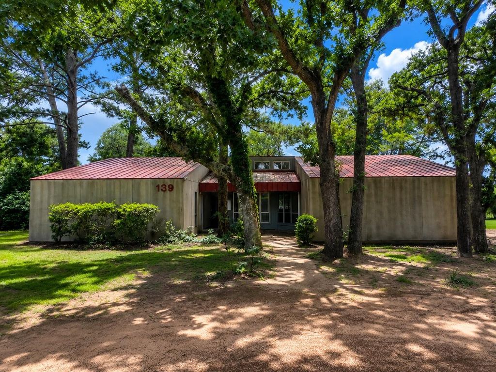 139 Zubicek Road, Cat Spring, TX 78933