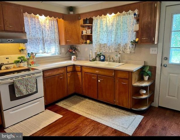 28 JENKINS AVE, Pennsville, NJ 08070