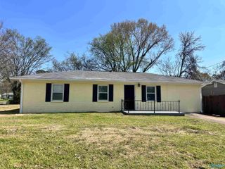 14001 Sandhurst Drive SW, Huntsville, AL 35803