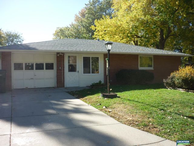 300 S 44th Street, Lincoln, NE 68510