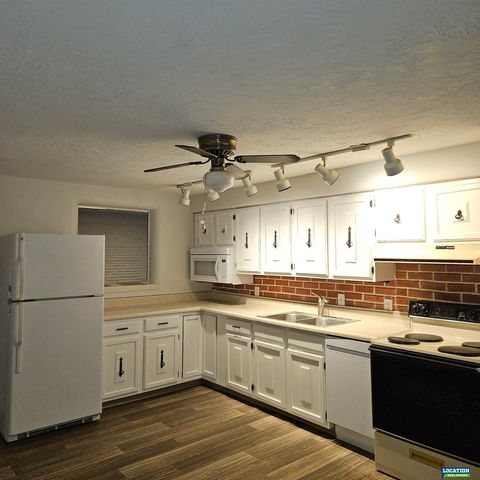 300 S 44th Street, Lincoln, NE 68510