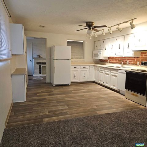 300 S 44th Street, Lincoln, NE 68510