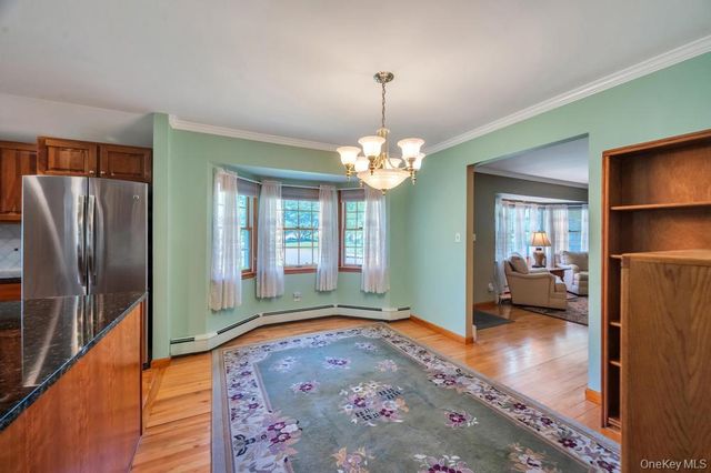 8 Camille Lane, Holbrook, NY 11741