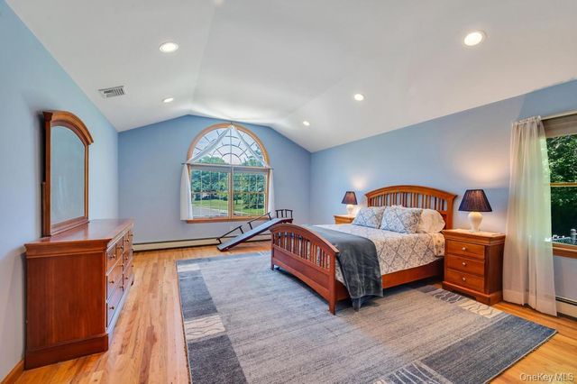 8 Camille Lane, Holbrook, NY 11741