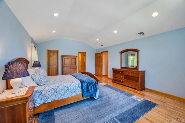 8 Camille Lane, Holbrook, NY 11741