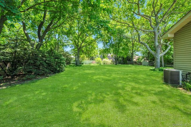 8 Camille Lane, Holbrook, NY 11741
