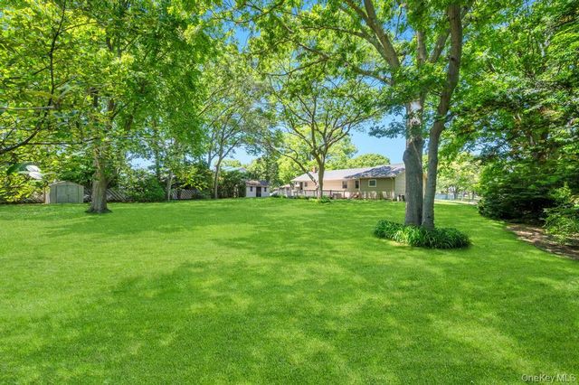 8 Camille Lane, Holbrook, NY 11741