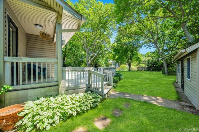 8 Camille Lane, Holbrook, NY 11741