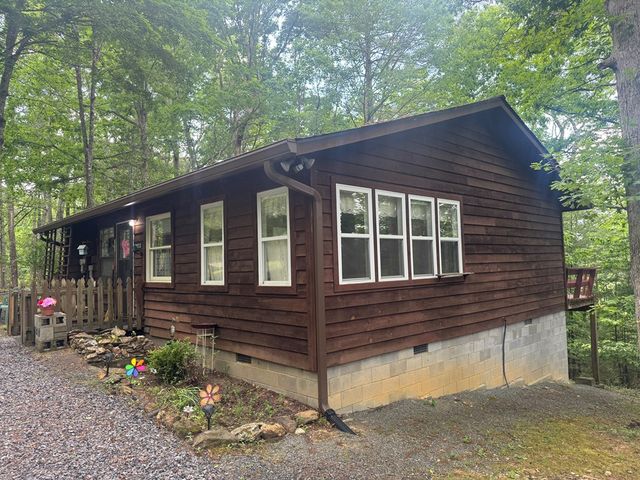 210 Holly Ridge Lane, Murphy, NC 28906