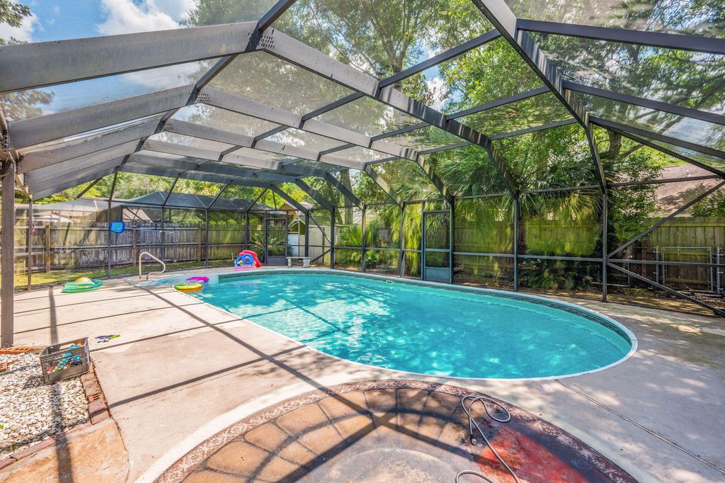 22 James Avenue, Shalimar, FL 32579