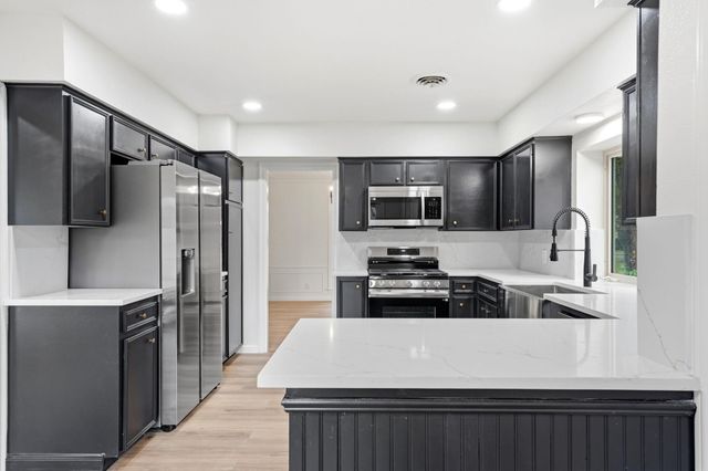 28 Winged Foot Drive, Panorama Village, TX 77304