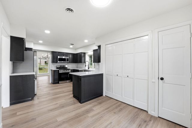 28 Winged Foot Drive, Panorama Village, TX 77304